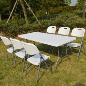 Location de chaise et table / Rental chair and table