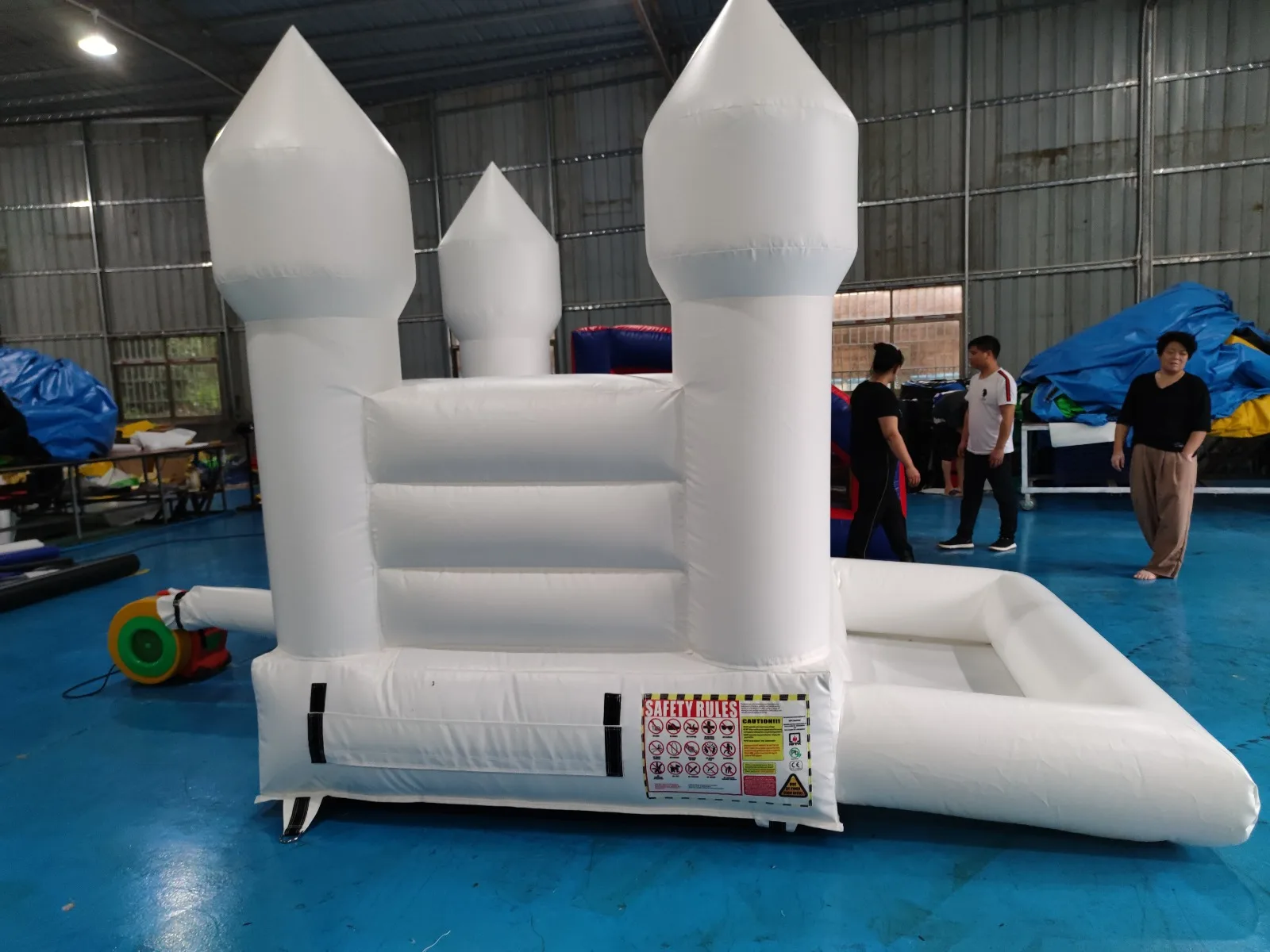 Grand chateau gonflable location/Big bouncy castle rental